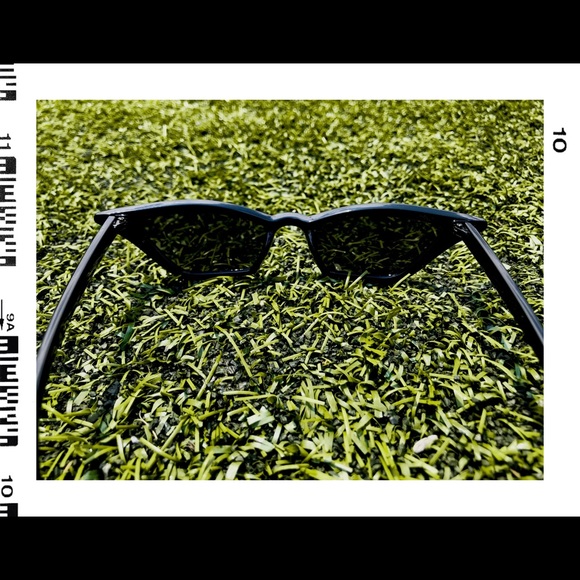 SOLD 🖤🕶 - Picture 3 of 3